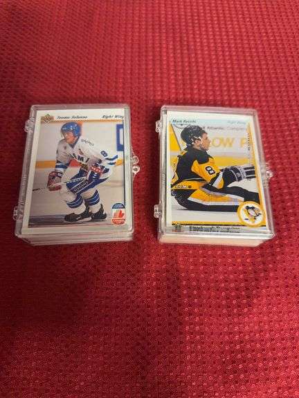 Collection of hockey sports cards ￼