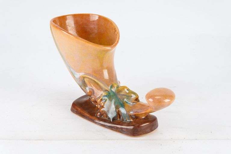 Vintage Roseville Wincraft Cornucopia Vase - 221-8”