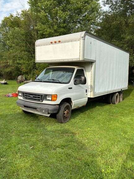 2004 Ford E-450 Box Van