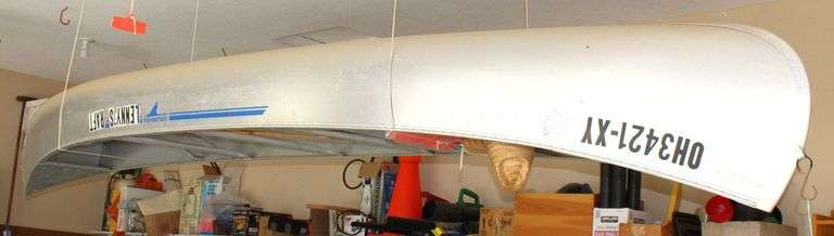 Grumman 15STD Aluminum Canoe with Oars and Life Vest