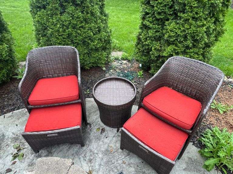 Patio Chairs & Side Table