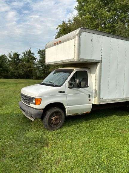 2003 Ford E-450 Box Van