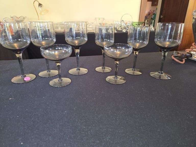 (4) WATER GOBLETS (2) CHAMPAGNES - VIOLET