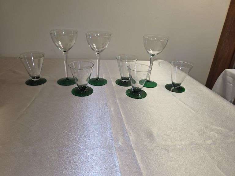 8 pcs Green footed stemware
