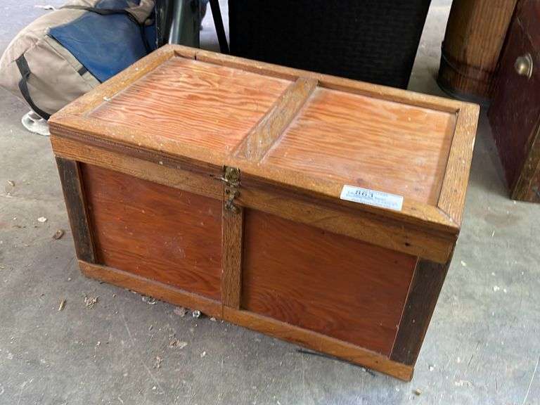 Small Vintage Storage Chest Apexx Auctions