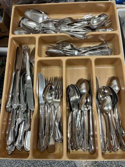 Silverware Set with Steak Knives