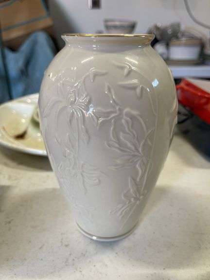 Lenox Ivory Flower Vase
