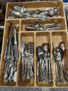 Silverware Set with Steak Knives