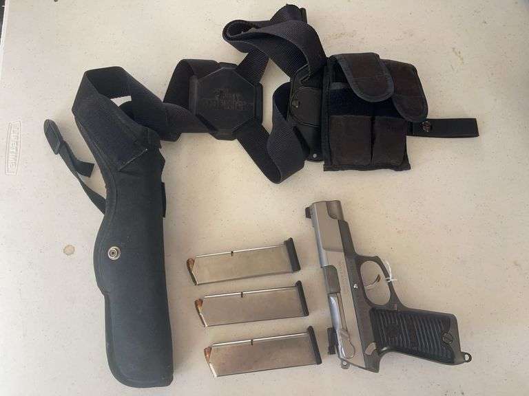 Ruger P90DC .45 ACP with Three Mags and Uncle Mikes Shoulder Holster