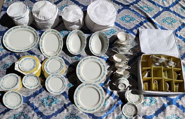 Vintage (1936-1961) Theodore Haviland New York "Clinton" 70 Piece China Set: large and Medium Serving Platter, 2 Large Vegetable Bowls, 9 Cream Soup Bowls, 8 Demitasse Cups, 6 Tea Cups, 6 Saucers, 10 Large Plates, 10 Medium Plates, 10 Small Plates, 7 Saucer Plates, and white Cases. Every piece individually Protected and in Pristine Condition