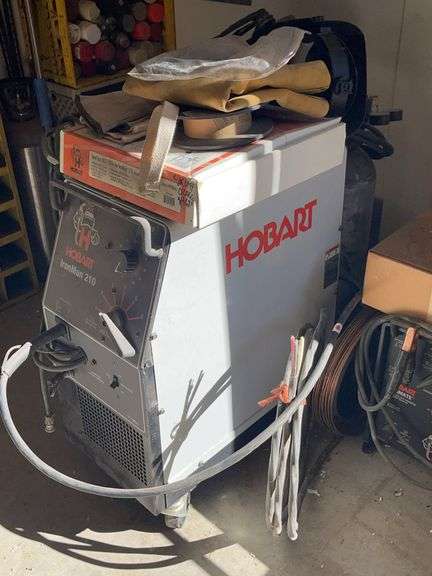 Hobart Ironman 210 MiG Welder with Tank