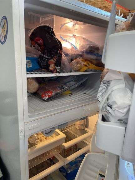 Contents of Over-Under Fridge - Apexx Auctions