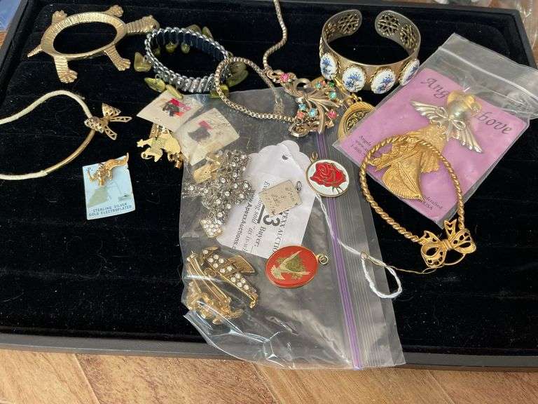 Collection of Jewelry Pieces