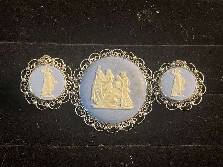 Wedgewood Pendant with Clip-On Earrings