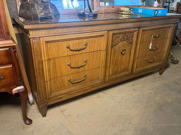 Vintage Solid Wood Nine-Drawer Dresser with Glass Top
