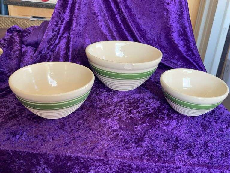 Three Vintage USA Nesting Bowls