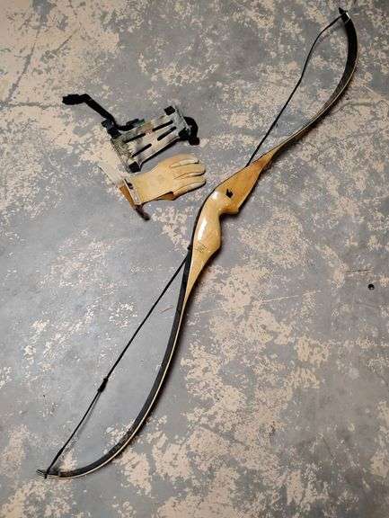 Browning Nomad Stalker I Vintage Collectable Recurve Bow with Arm Guard and Archery Glove