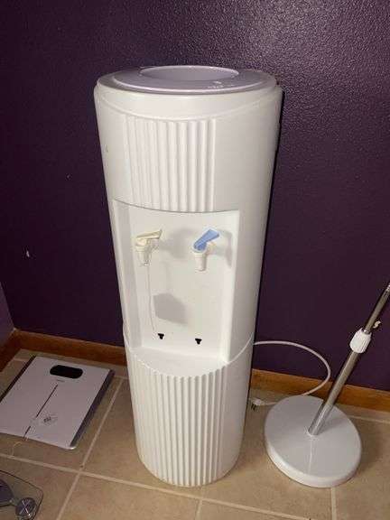 Freestanding Water Dispenser