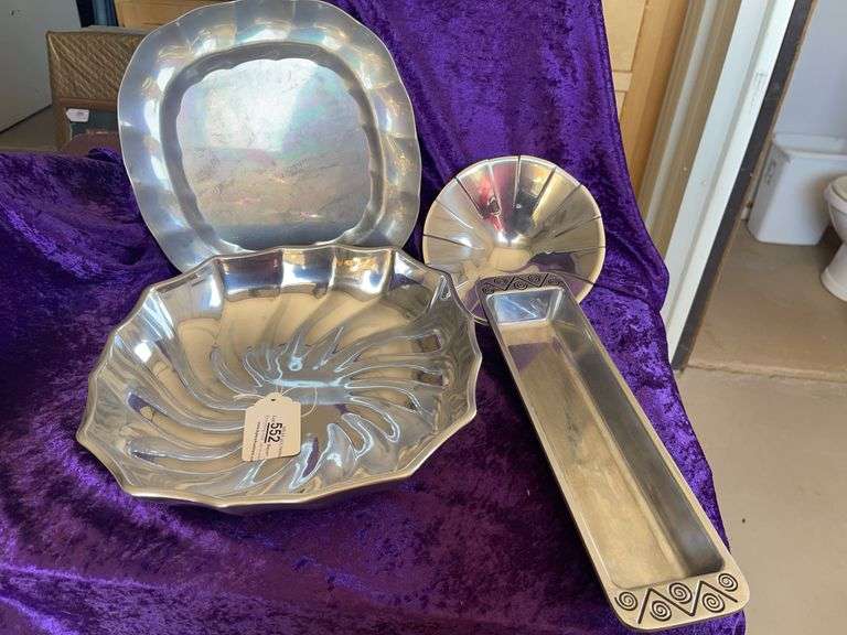 Wilton Serving Pieces