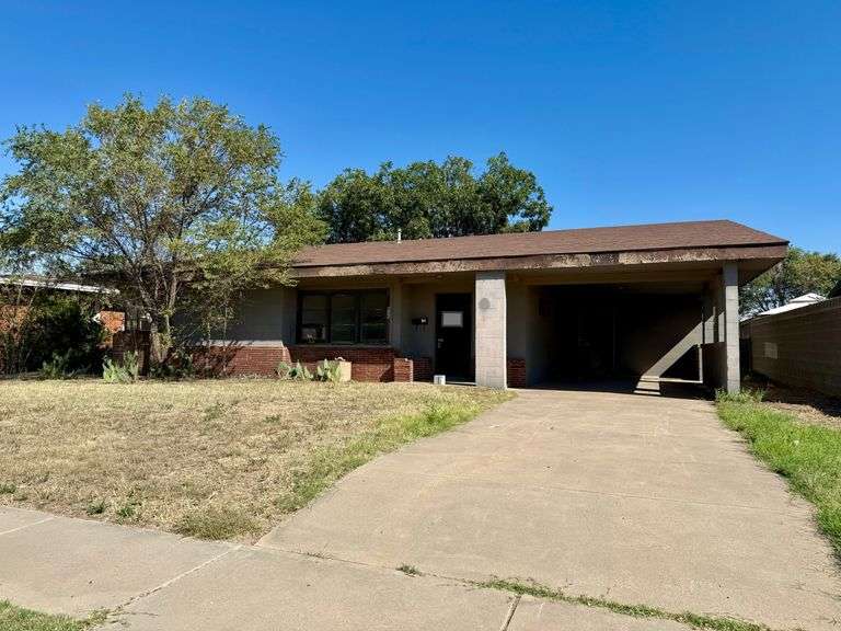 605 17th St, Levelland TX 79336