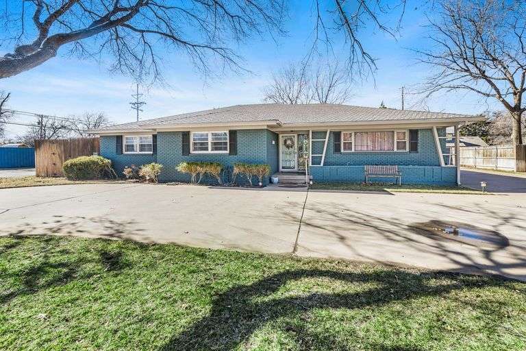 Corner Lot in Wolflin! 