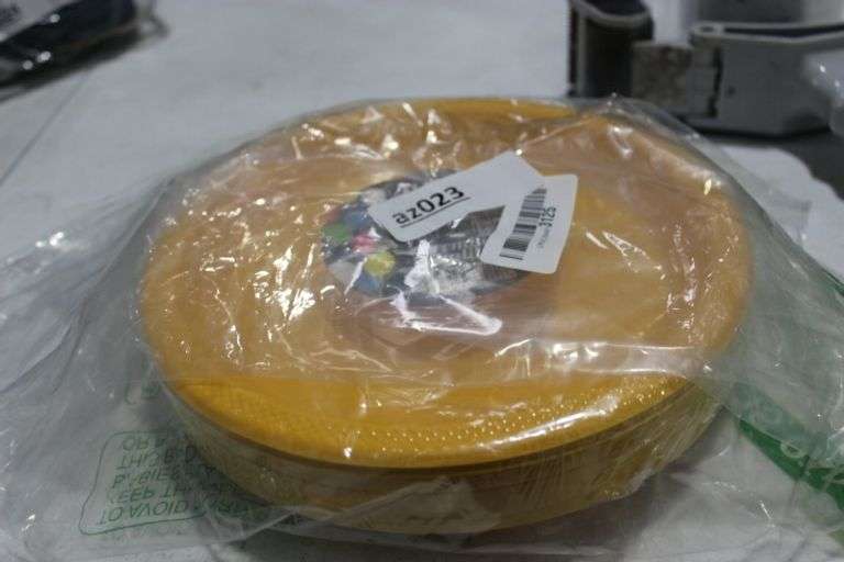 Exquisite 9 Inch. Dinner Plates Yellow Plastic Plates Disposable, 50 Count Yellow Plate Set, Disposable Plates For Party, Heavy Duty Plastic Plates Disposable, Plastic Plates For Party, Party Plates Grade:AvB Retail:$9.99