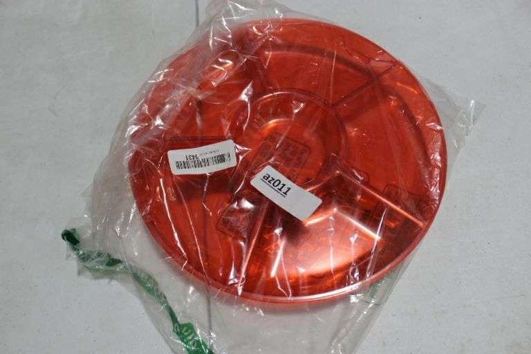 Plasticpro 6 Sectional Round Plastic Serving Tray/Platter (2, Red) Grade:AvB Retail:$10.13