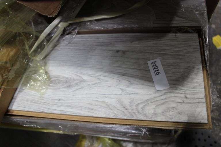 Yountville Oak 7-1/2 In. W Water Resistant Laminate Wood Flooring (18.42 Sq. Ft./Case) Retail:$23.92