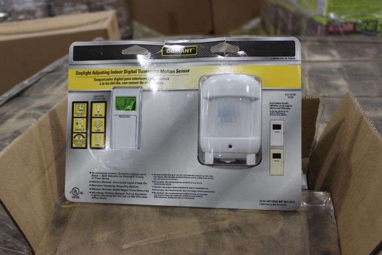 Defiant Daylight Adjusting Indoor Digital Timer With Motion Sensor Retail:$35
