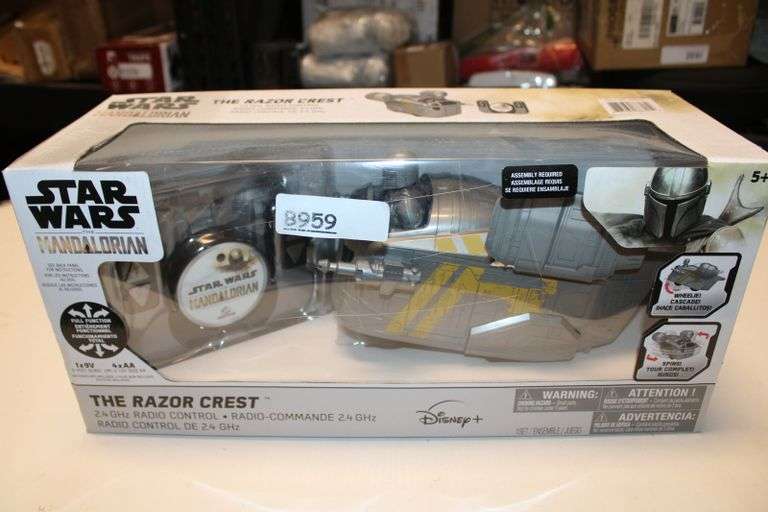 Remote Controlled Razor Star Wars - The Mandalorian 9 Remote Control Razor Crest R/C Vehicle ...