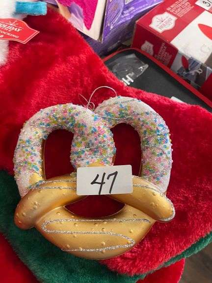 PRETZEL ORNAMENT