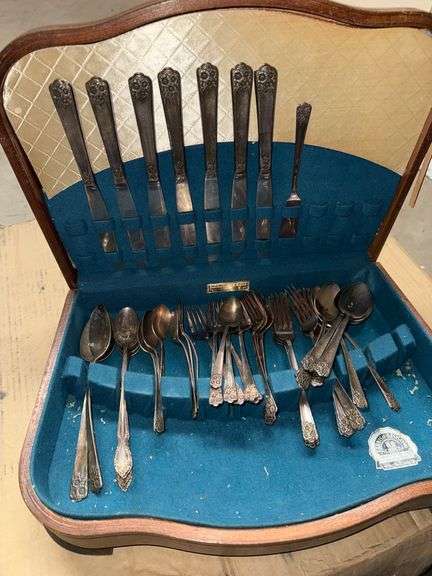 WM ROGERS SILVERWARE SET ANTIQUE