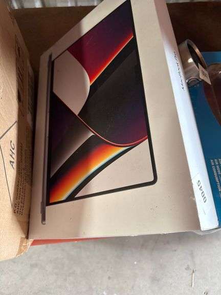 EMPTY MACBOOK PRO BOX