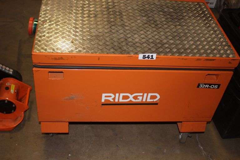 RIDGID MODEL 32R-OS 32 in. W x 19 in. D x 18.25 in. H Portable Storage ...