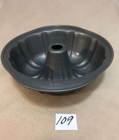 Wilton Bundt Cake Pan