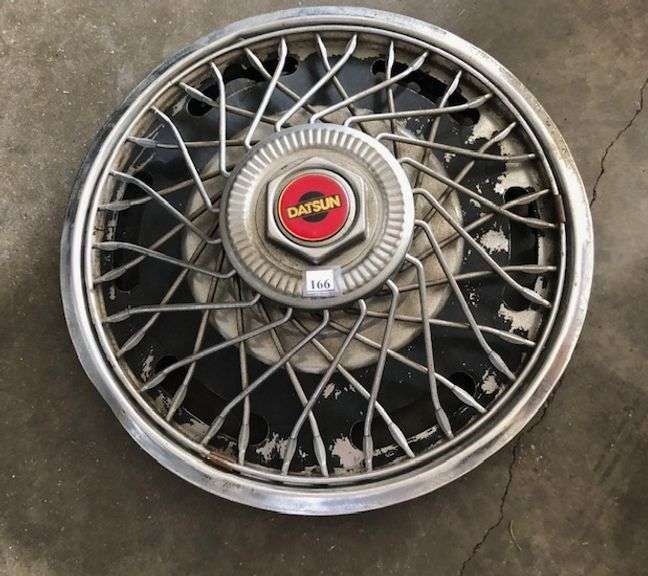 1981 Datsun 810 Maxima Hub Cap