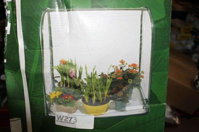 Utilitech Growing Tent With Light Hangar 26-In X 18-In Retail:$25