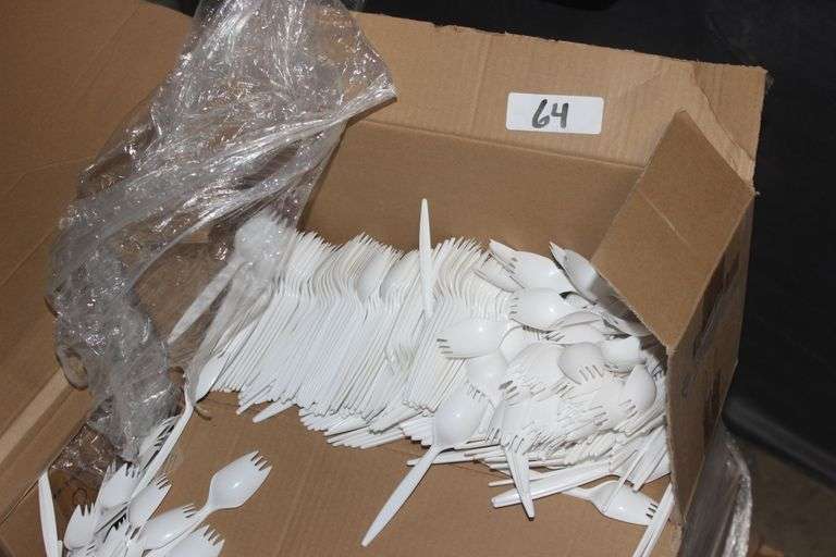 BOX OF WHITE DISPOSABLE SPORKS