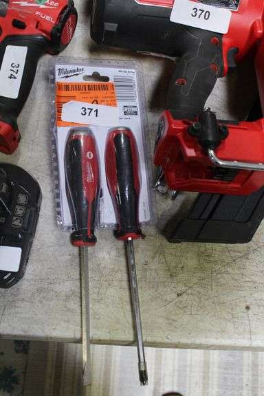 [✓] [MSRP: $13.97] Milwaukee Demo Combination Screwdriver Drivers with Steel Caps (2-Piece)