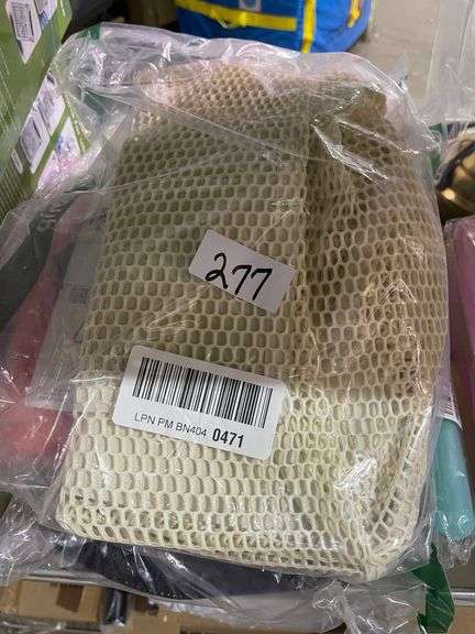 ASSORTED BEACH TOTES
