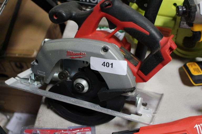 [MSRP: $149.00] Milwaukee M18 18V Lithium-Ion Cordless 6-1/2 in. Circular Saw (Tool-Only) [untested ]