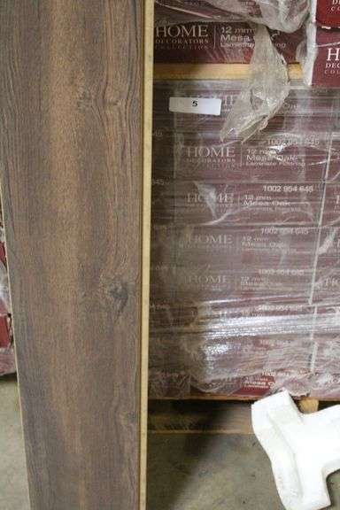[✓] [EXT MSRP: $1,123.84] Home Decorators Collection Mesa Oak 12 mm Thick x 7-7/16 in. Wide x 50-5/8 in. Length Laminate Flooring (18.2 sq. ft. / case)