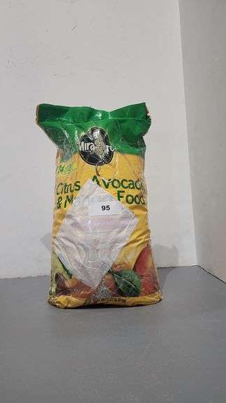 MIRACLE-GRO CITRUS, AVOCADO, AND MANGO FOOD FERTILIZER 14 FEEDINGS IN EVERY BAG
