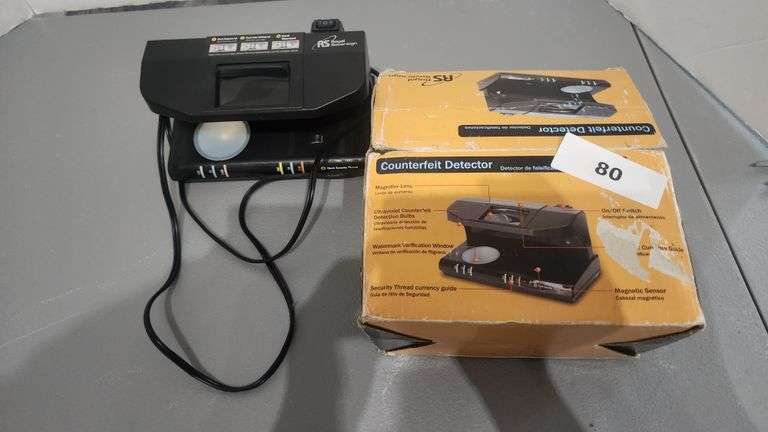 ROYAL SOVEREIGN COUNTERFEIT DETECTOR WHICH EASY DETECTS FAKE BILLS AND IDS
