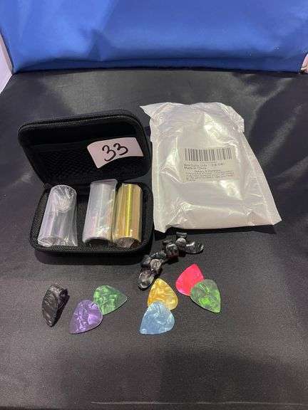 GUITAR SLIDE WITH PICKS IN ZIPPERED CASE