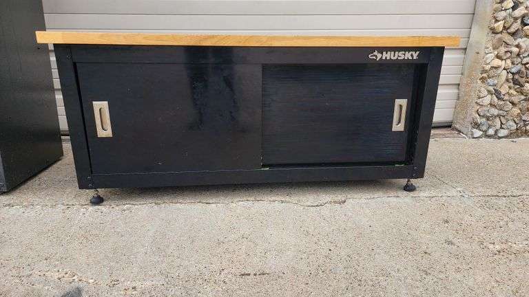 HUSKY STEEL STORAGE BENCH IN BLACK 48 in x 20 in x 18 in