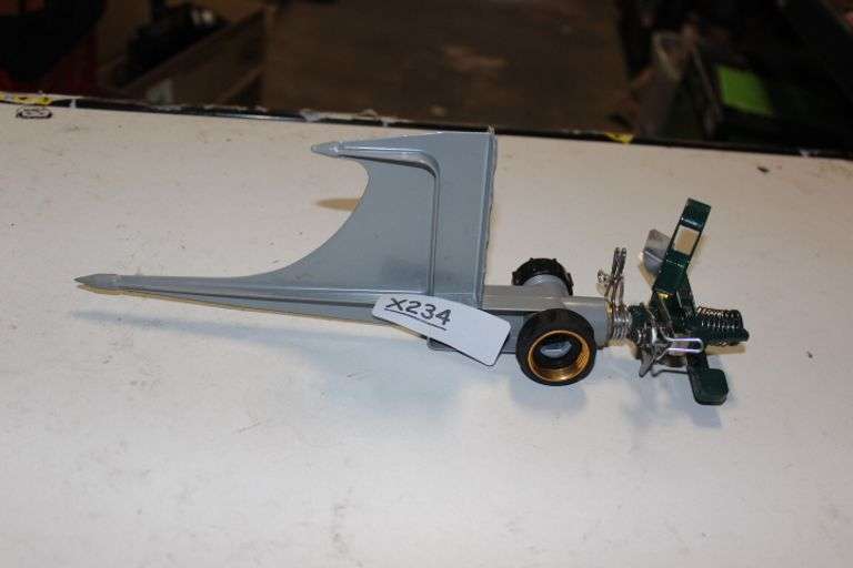 Oscillating Spike Lawn Sprinkler Retail:$26