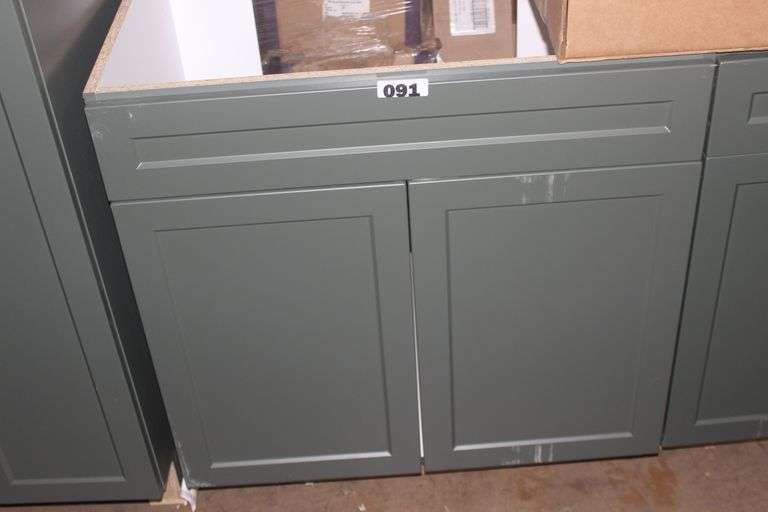 LOWER SHAKER GRAY 33"W x 24"D SLIGHTLY DAMAGED