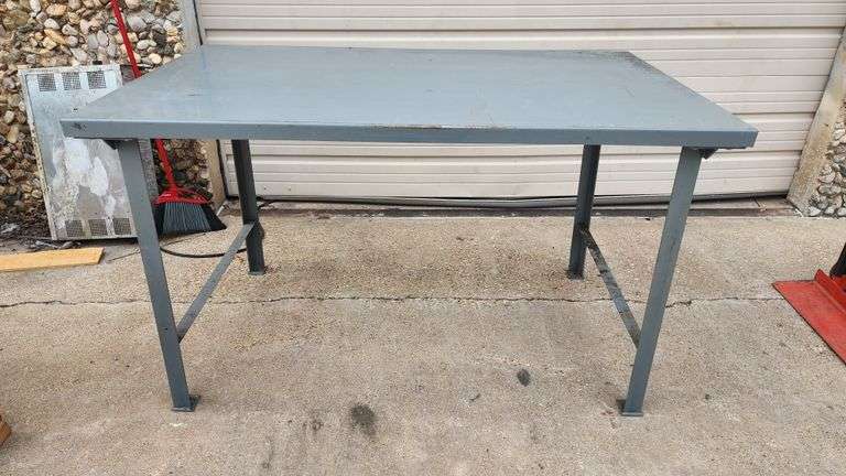 Heavy Duty steel work bench
