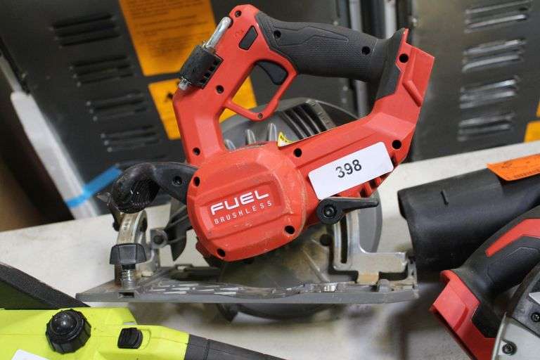 [MSRP: $249.00] Milwaukee M18 FUEL 18V Lithium-Ion Brushless Cordless 7-1/4 in. Circular Saw (Tool-Only) [untested]